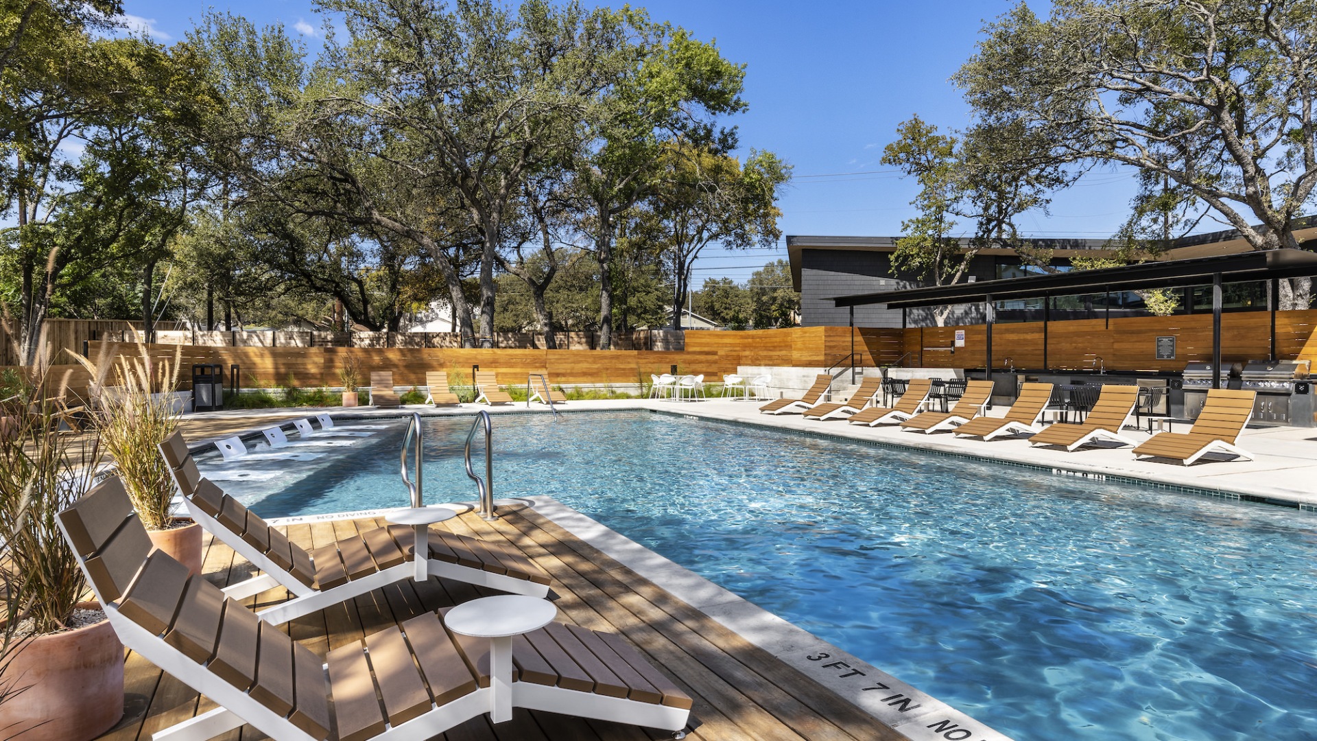 Sparkling Swimming Pool 